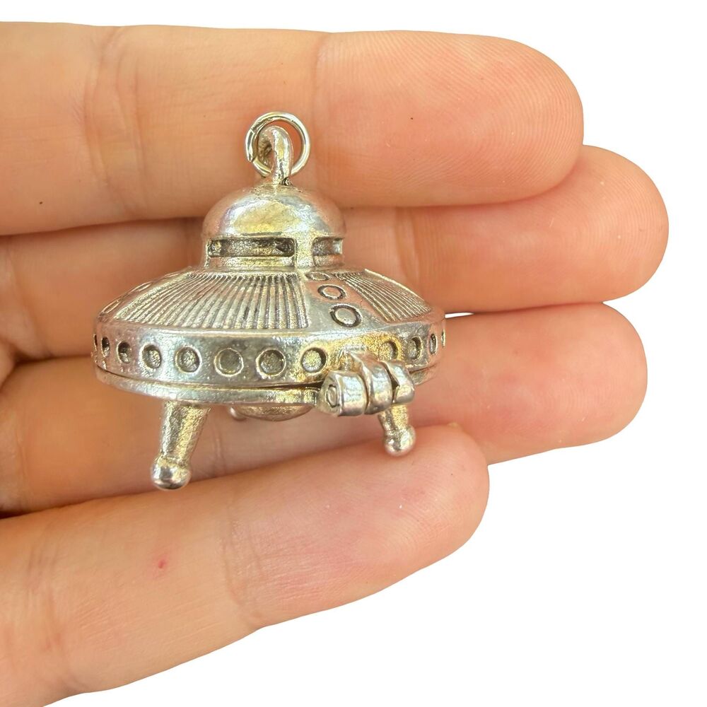 Vintage Jewelry UFO Locket Pendant Space Jewelry - Picture 2 of 4